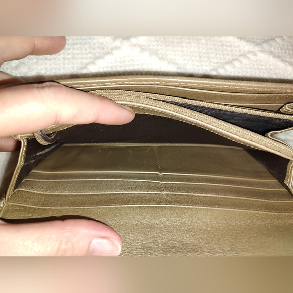 Gucci GUC Gold Brown Biege Leather Lovely Heart GG Pattern Long Wallet (W90) - Picture 14 of 15